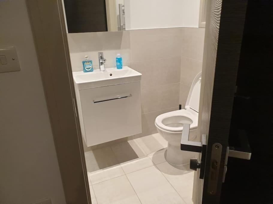 Long Stays 1bed Studio Serviced Netflix & Free Wifi Perfect For Solo And Coupled Guests Apartamento