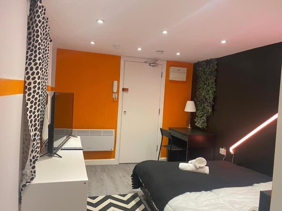 Private Garden 1bed Studio Apart Battersea Perfect For Coupled Or Solo Travellers Pet Friendly Free Netflix & Wifi