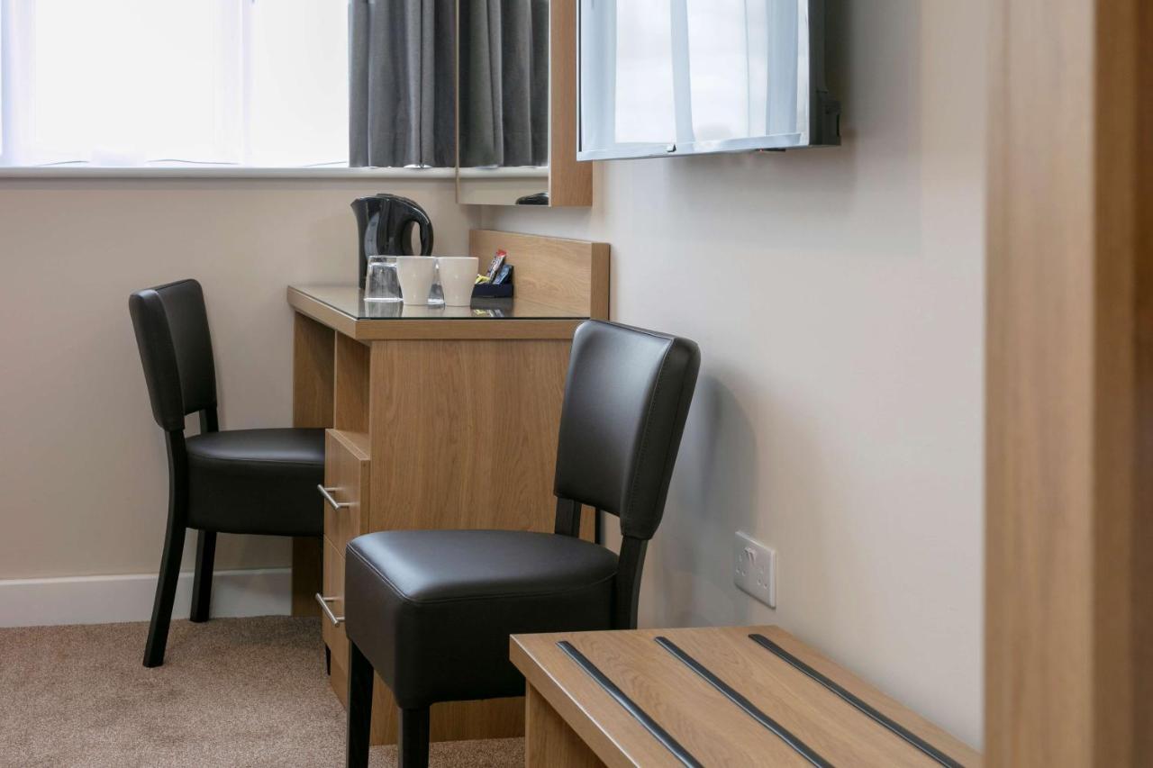 Western Northfields Ealing 3* London