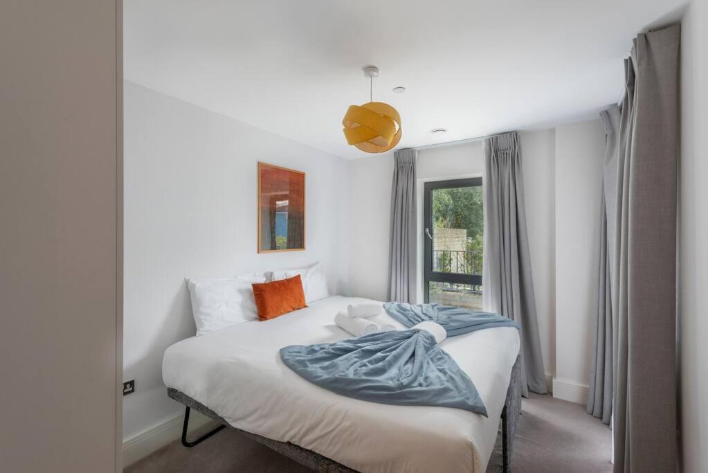 Stylish 2 Bed 2 Bath In Highgate & Free Parking London