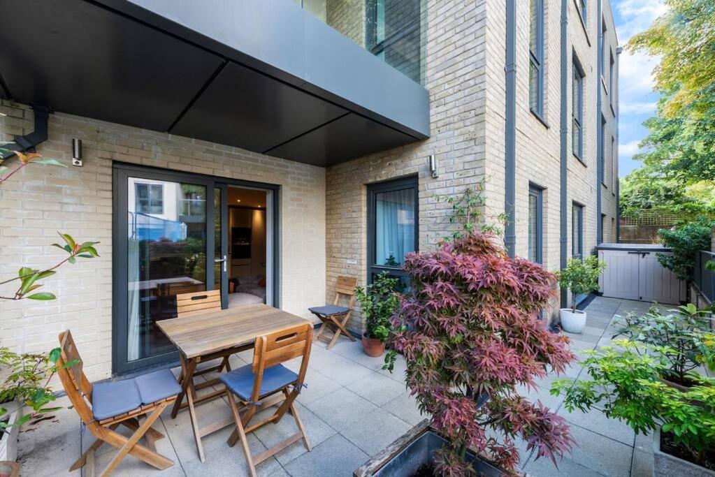 Stylish 2 Bed 2 Bath In Highgate & Free Parking London