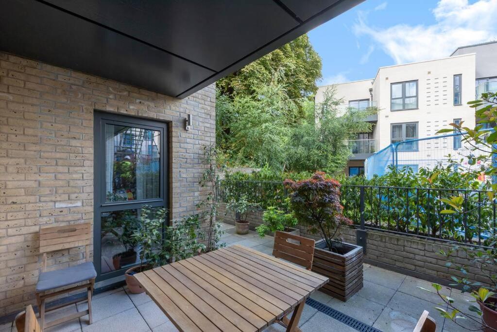 Stylish 2 Bed 2 Bath In Highgate & Free Parking * London