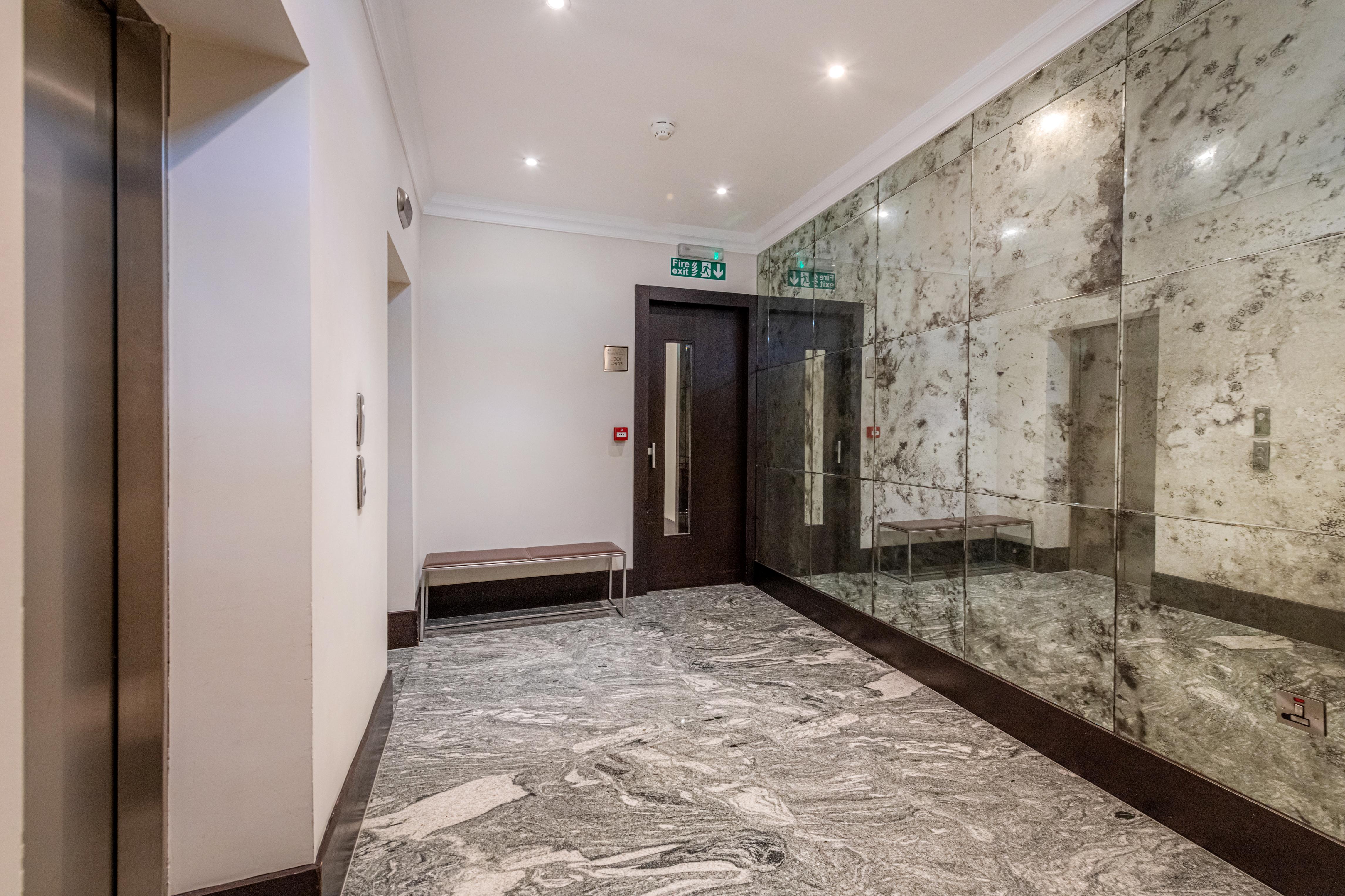 Aparthotel 130 Queen's Gate 5*