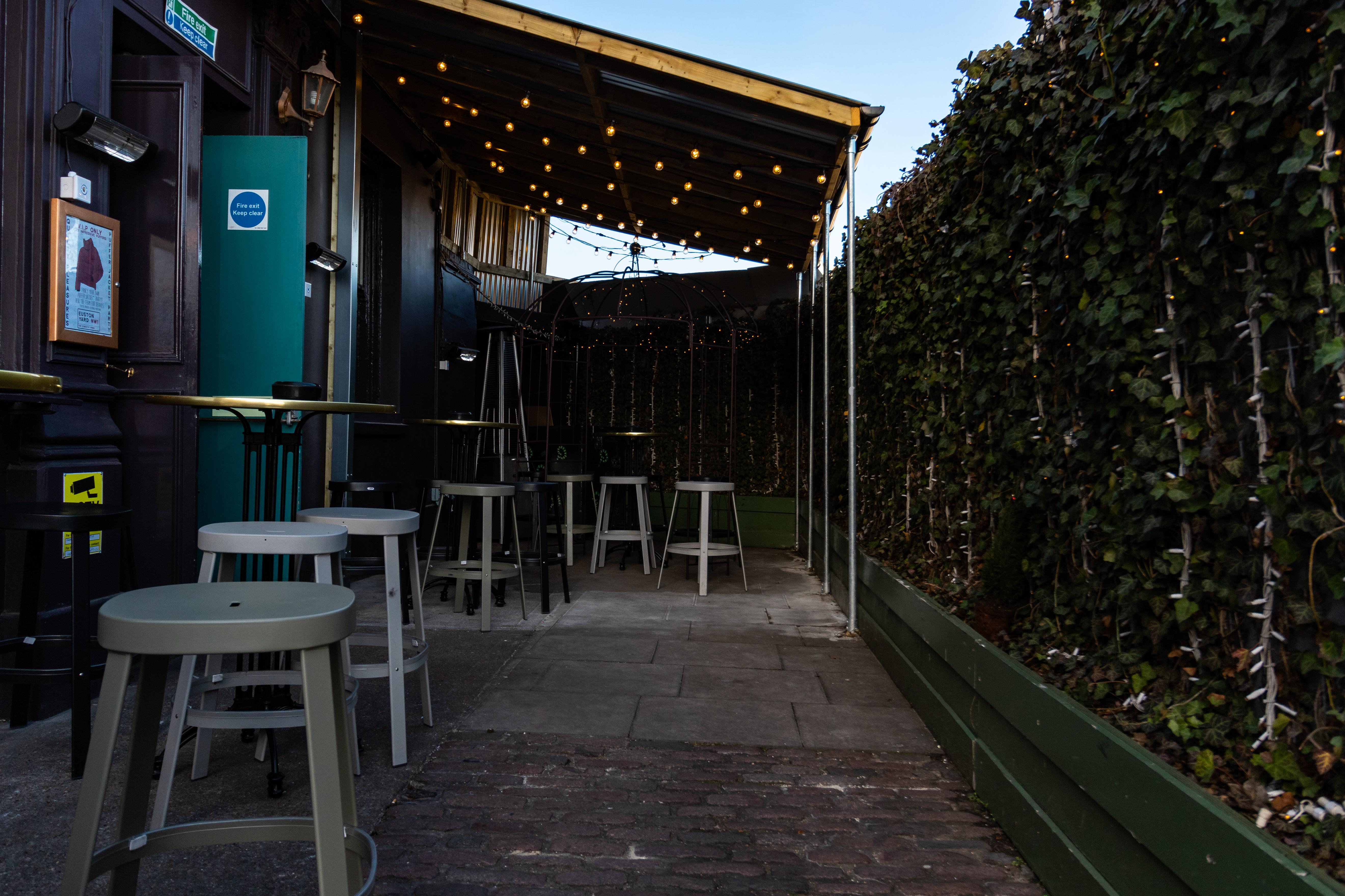 Publove @ The Exmouth Arms, Euston Hostel *