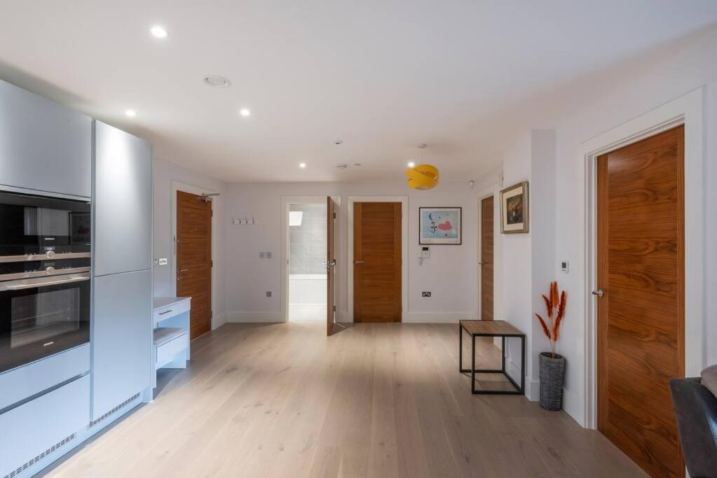 Apartment Stylish 2 Bed 2 Bath In Highgate & Free Parking