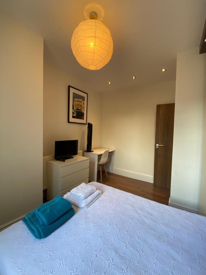 Notting Hill Next Door Bedroom In The Share Flat Casa de hóspedes *