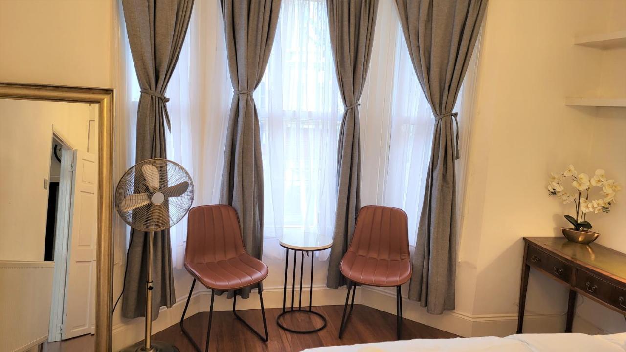 2 Bed Luxury Service In The Heart Of Chiswick Town, W4 Zone 2 Apartment