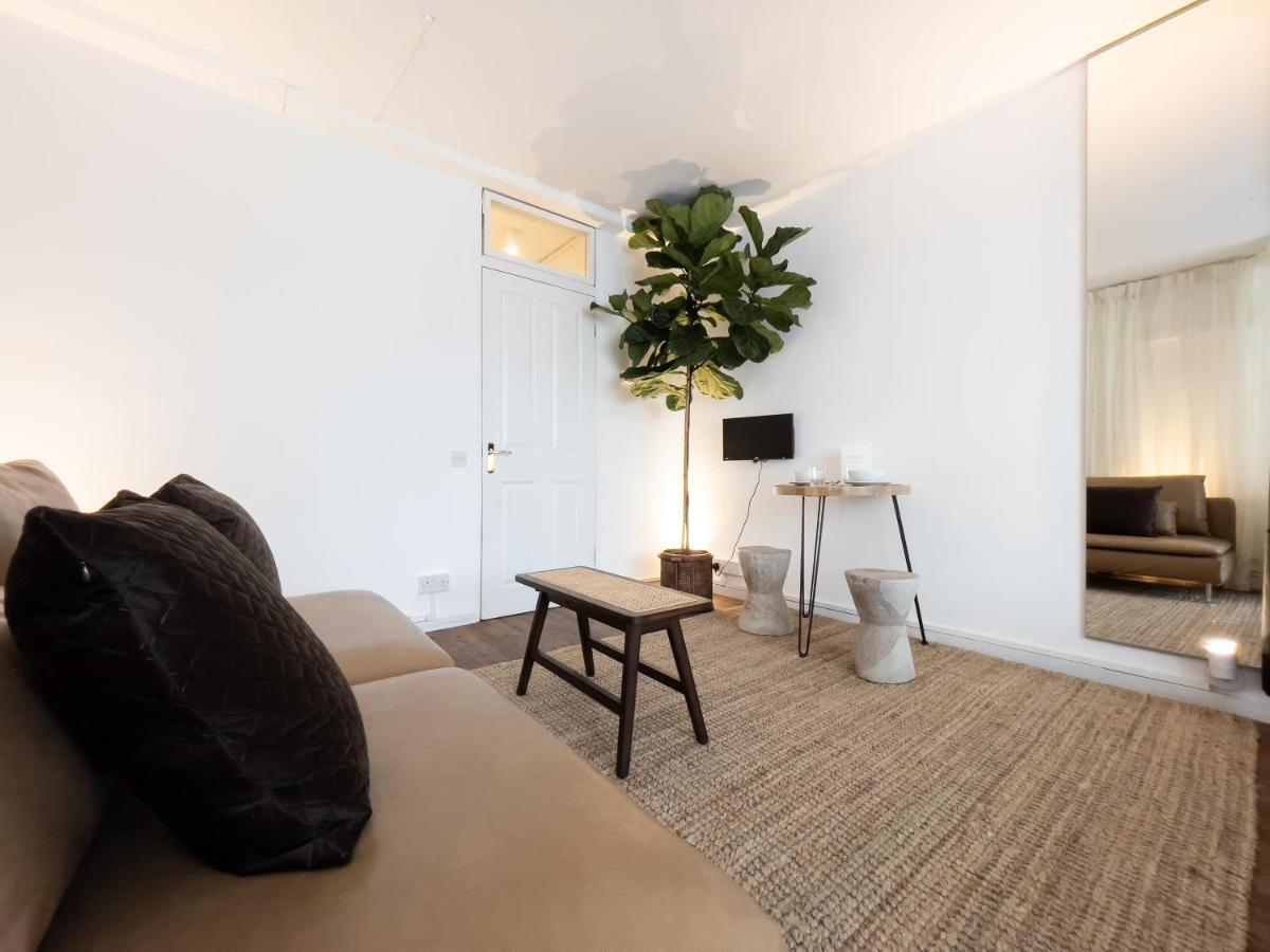 Apartment The Chamberlin, Powell & Bon, By The Design Traveller *