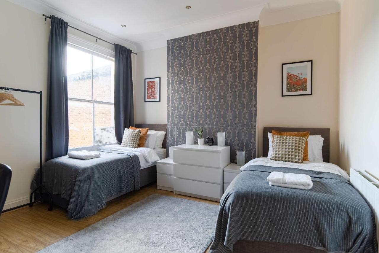 Two Bedroom In Tooting Apartment