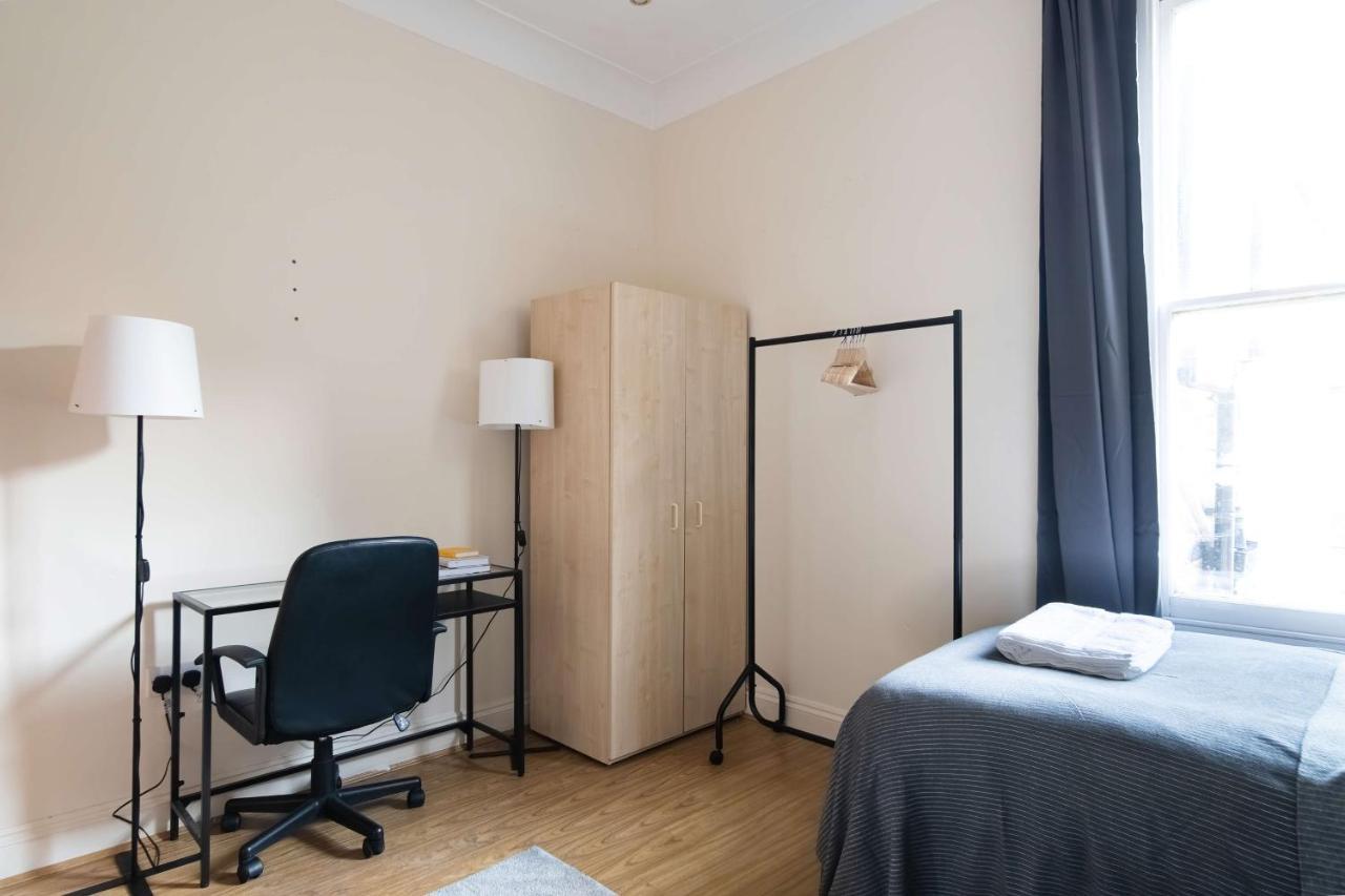 Two Bedroom In Tooting * London