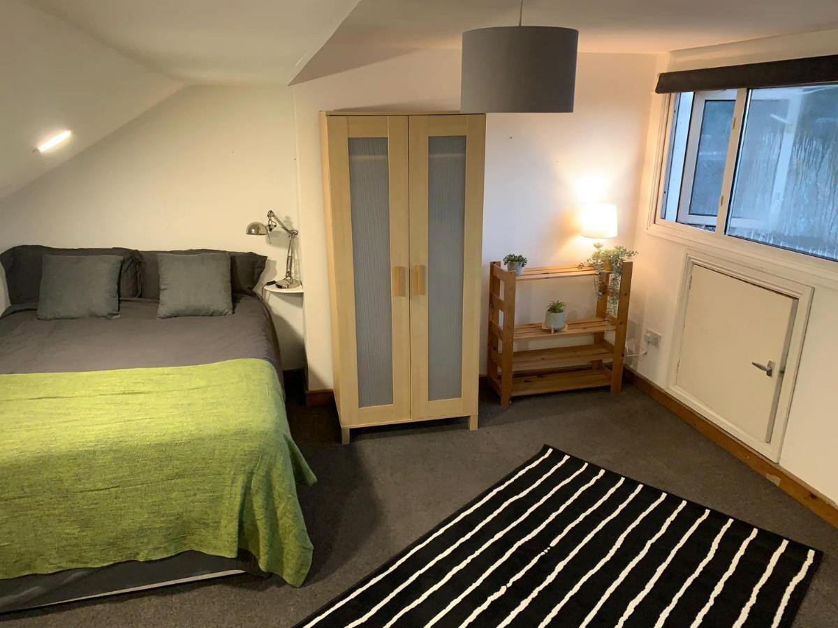 Balham, South Spacious 6, 6 Available Homestay
