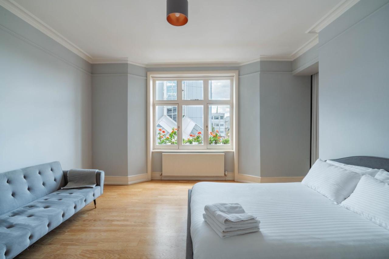 Bright Space In The Heart Of London