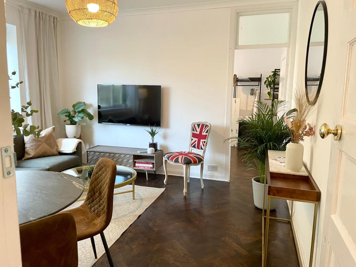 Newly Refurbished 2 Bedroom In South