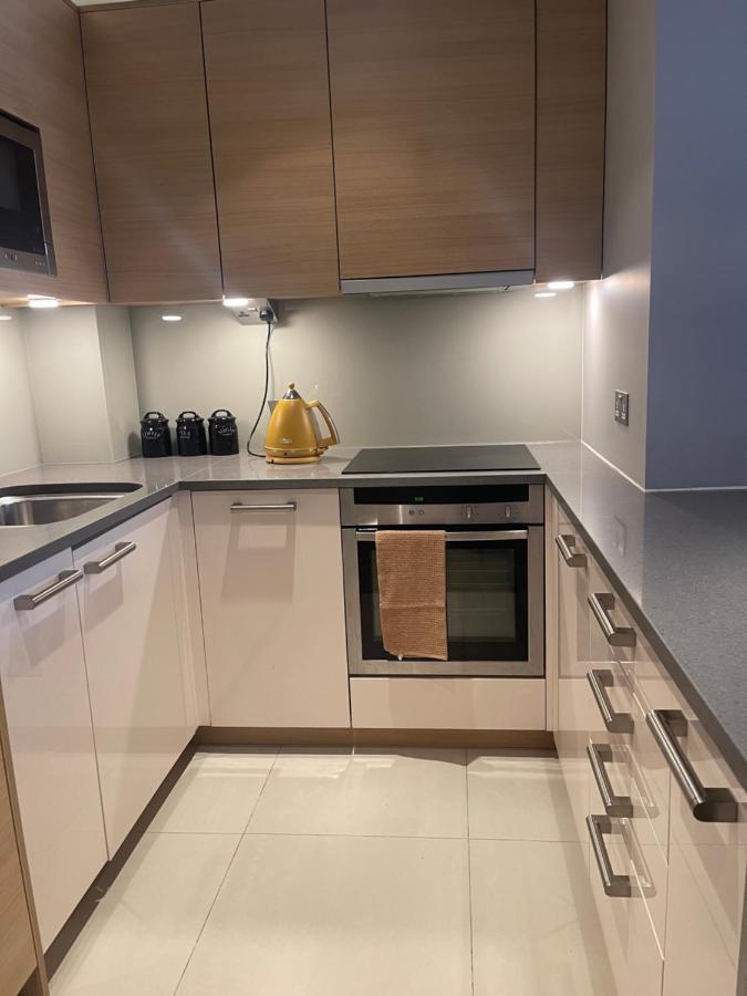 Chelsea Riverside Morden, Chic One Bed Apartment London