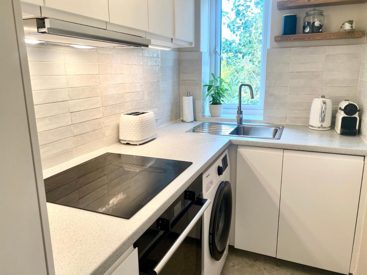 Newly Refurbished 2 Bedroom In South