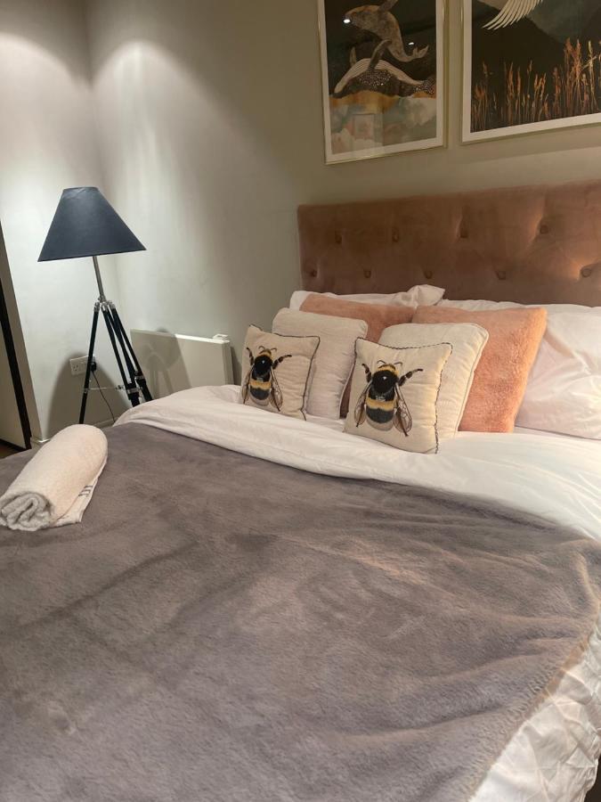 Chelsea Riverside Morden, Chic One Bed Apartment *