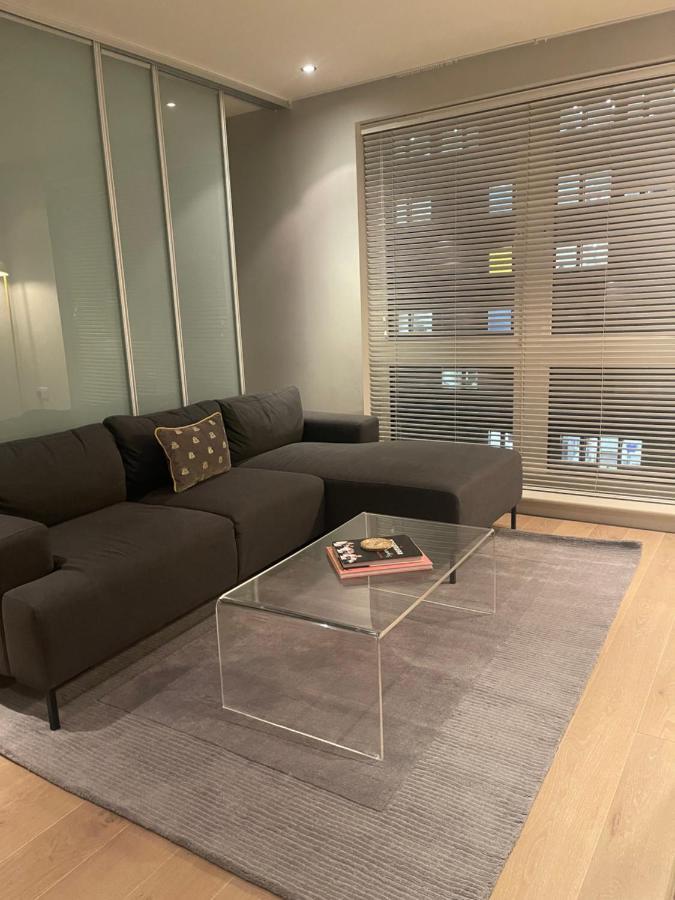 Chelsea Riverside Morden, Chic One Bed * London