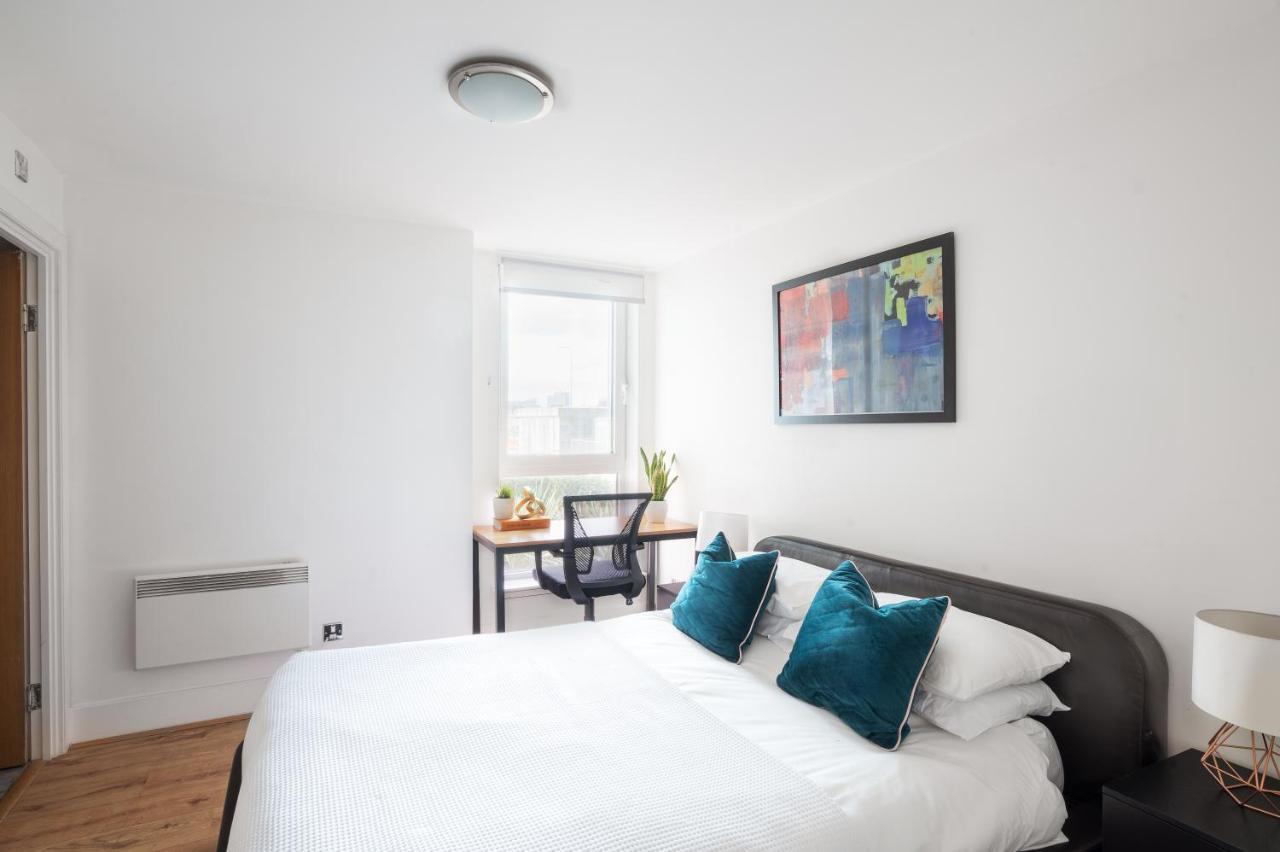 Riverside Balcony Apartments, 10 Minutes From Oxford Circus Apartment *