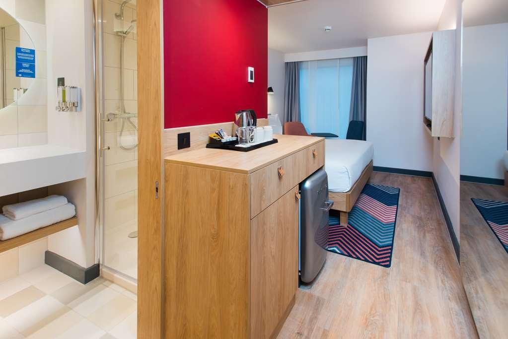 Hampton By Hilton Park Royal Hotel London