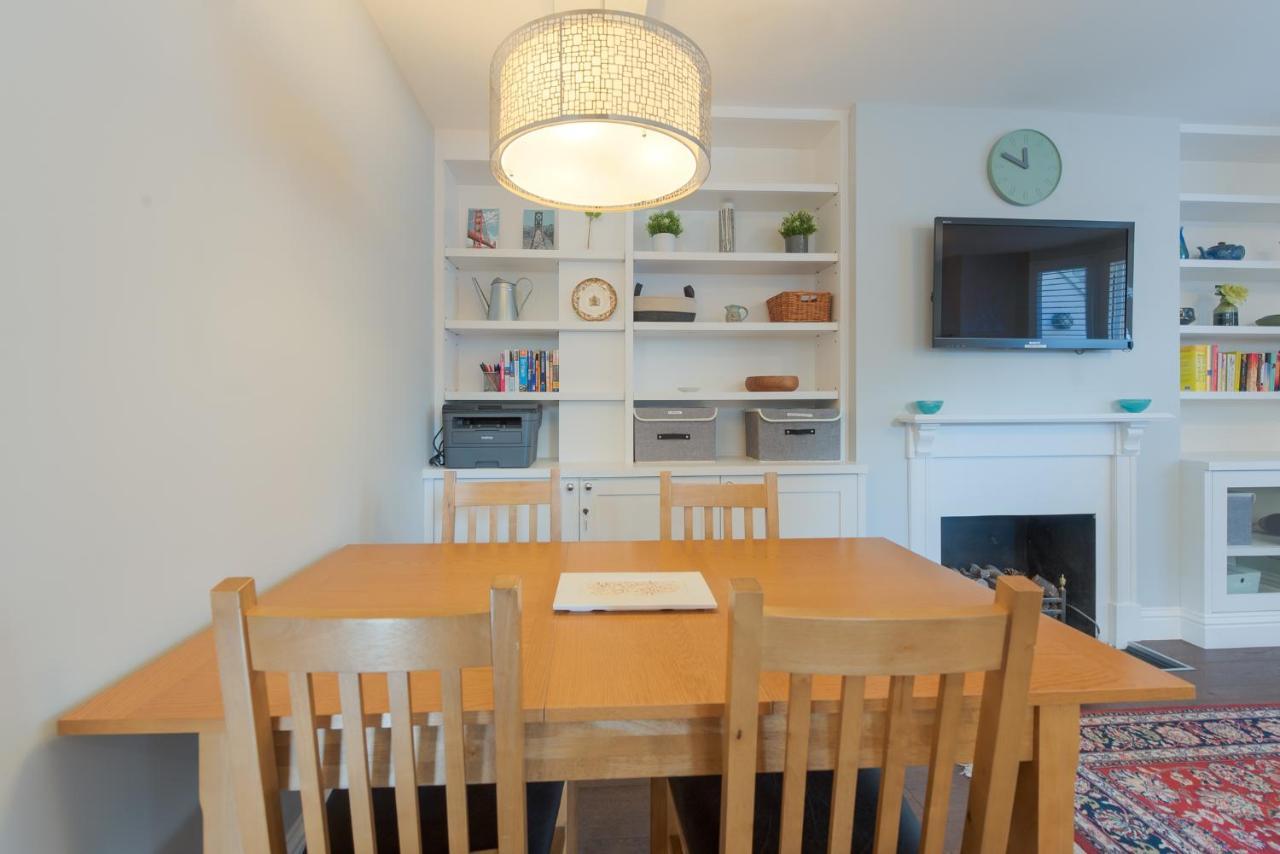 Attractive With Private Patio In Fashionable Fulham By Underthedoormat London