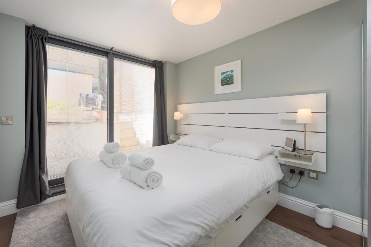 Attractive With Private Patio In Fashionable Fulham By Underthedoormat Apartment London