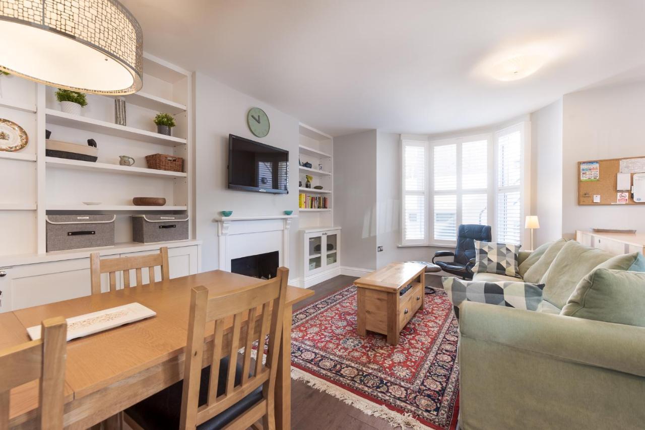 Attractive With Private Patio In Fashionable Fulham By Underthedoormat Apartment London