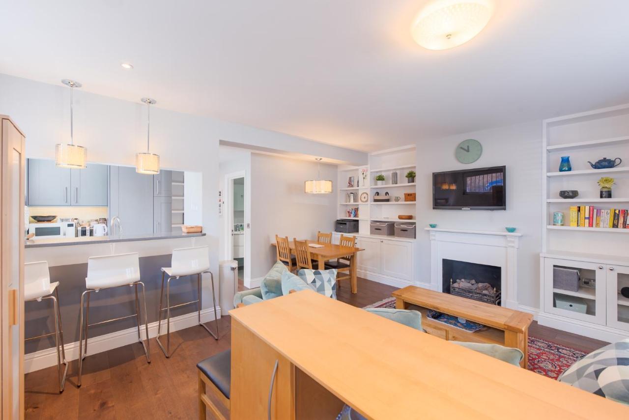 Attractive With Private Patio In Fashionable Fulham By Underthedoormat Apartment *