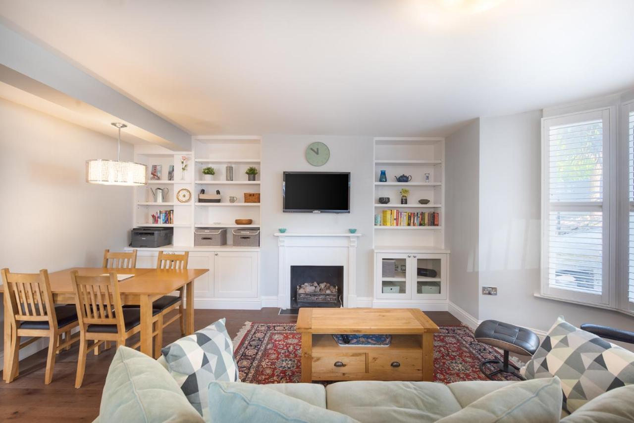 Attractive With Private Patio In Fashionable Fulham By Underthedoormat Apartment