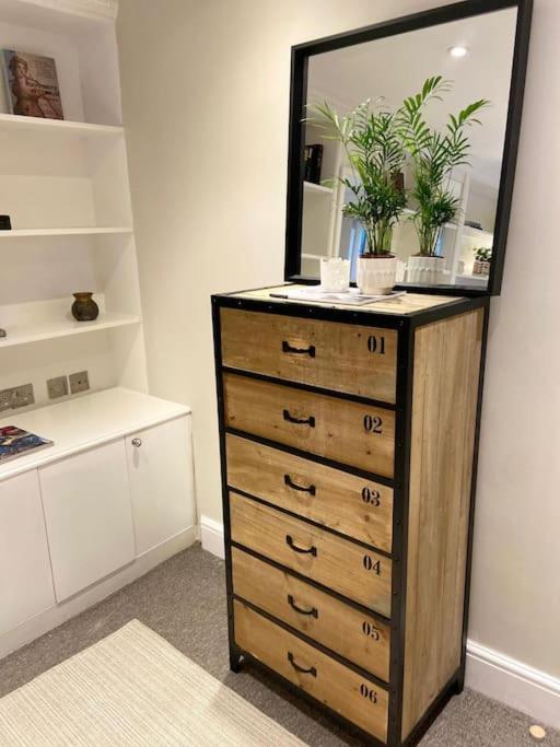 Ivy House-period Garden Flat Chelsea/fulham Apartment London