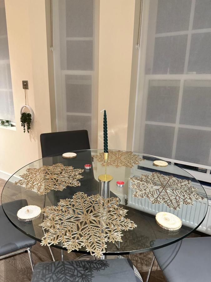 1 Spacious Luxury Bedroom Flat On Oxford St, Next To Selfridges * Londres