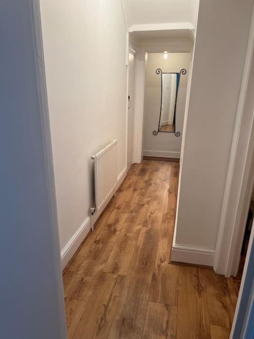 Apartment Lovely 1-bedroom With Free Parking & Garden. *