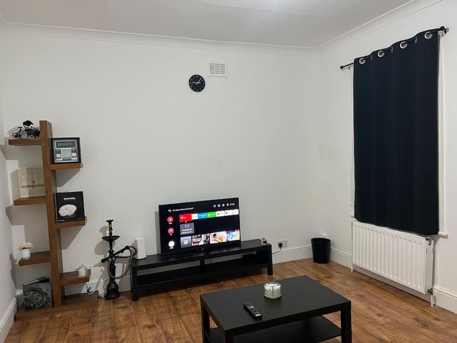 Lovely 1-bedroom With Free Parking & Garden.