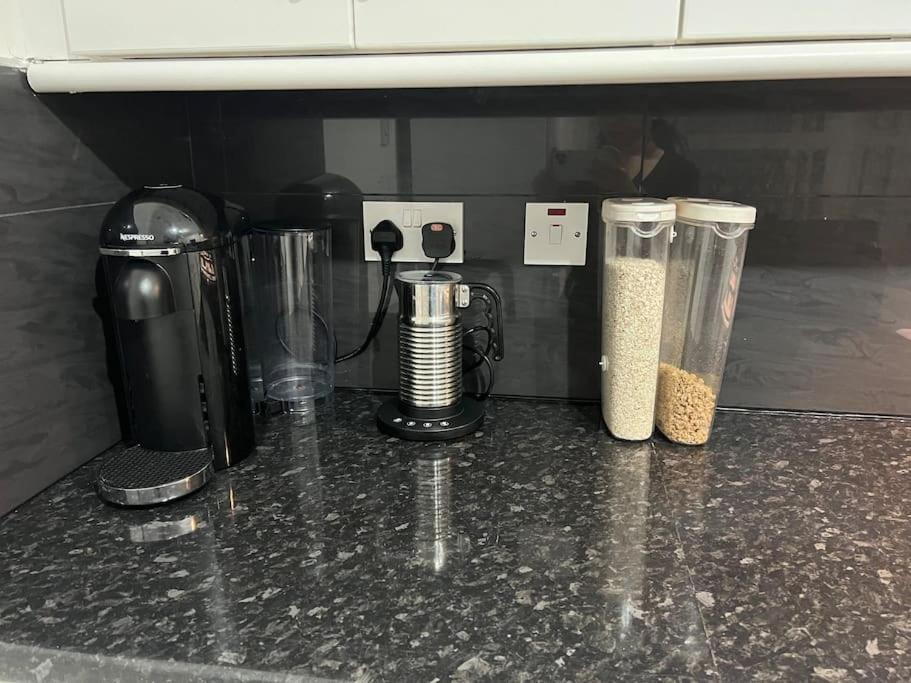 Apartment Lovely 1-bedroom With Free Parking & Garden. London