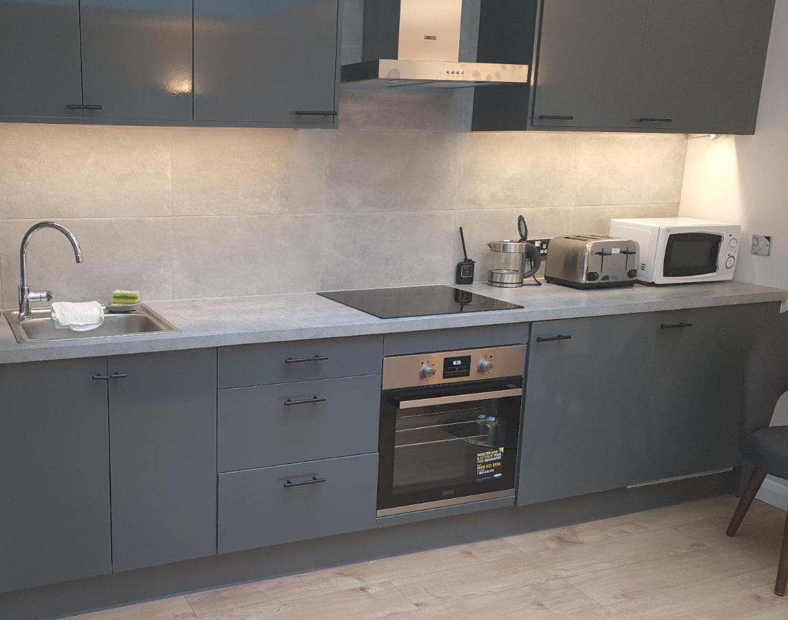 Large Bright With Kitchen