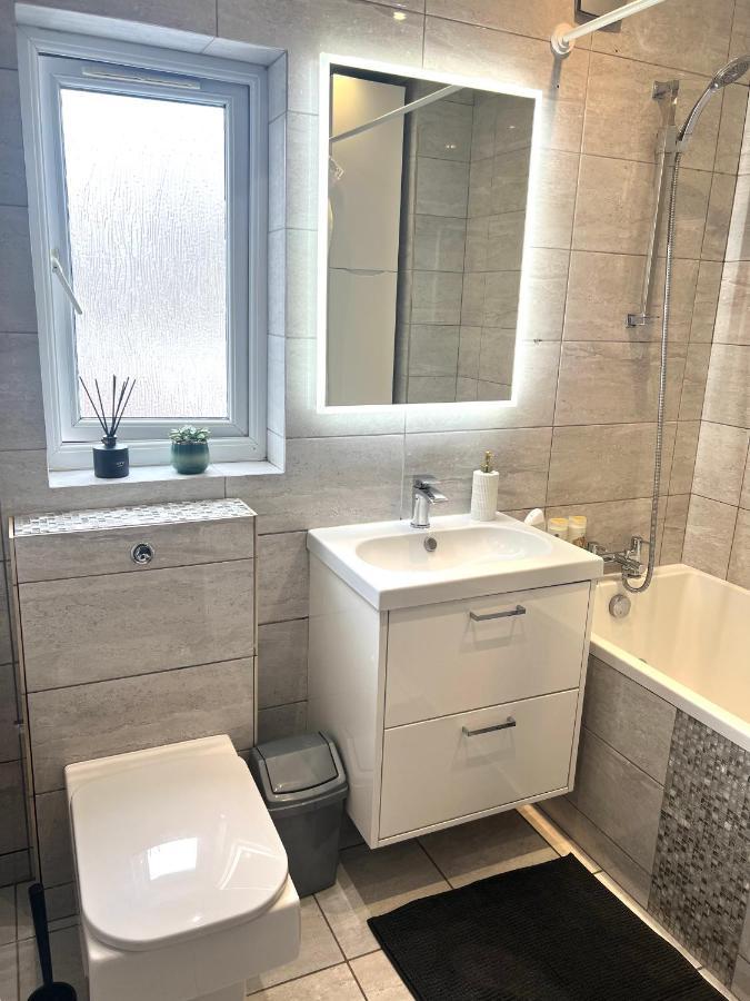 Cosy Double Bedroom For One Guest Guest house London