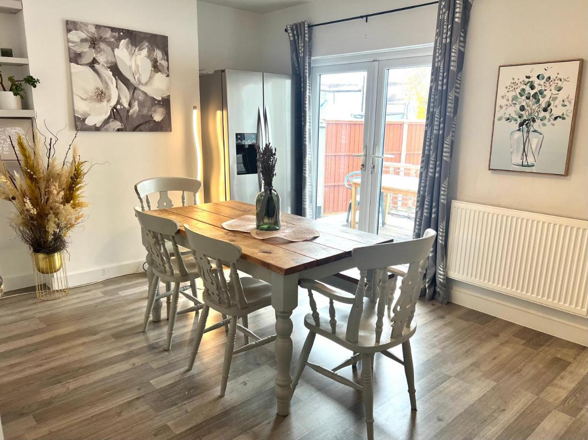 Cosy Double Bedroom For One Guest Guest house *