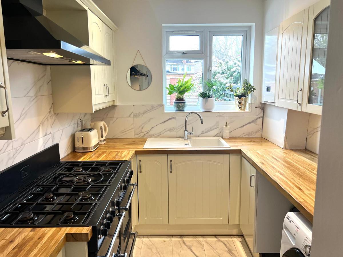 Cosy Double Bedroom For One Guest * London