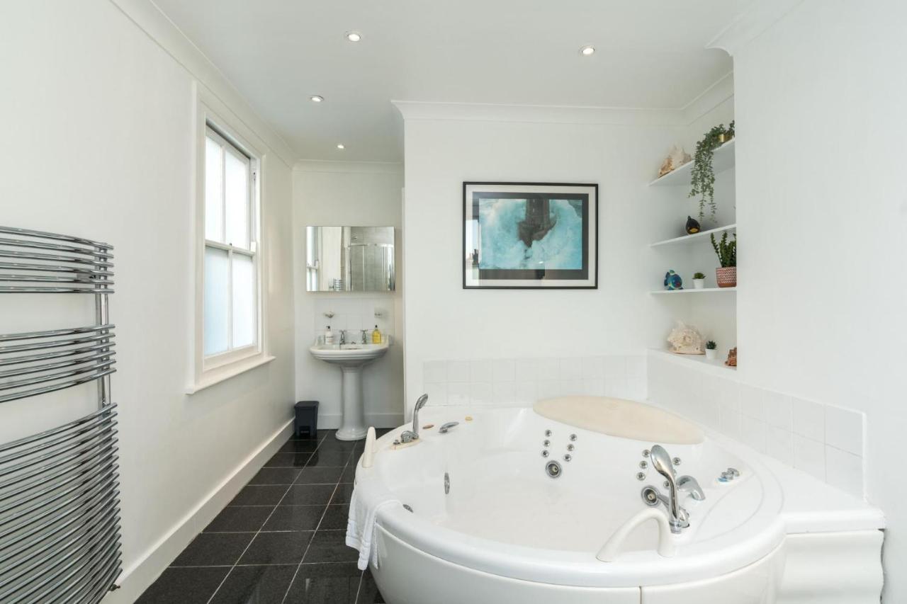 Immaculate 3bd House In Parson Green Fulham