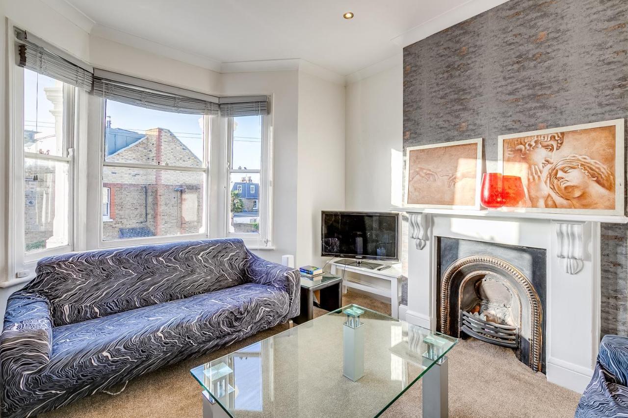 Apartment Lovely Place, Perfect For Family And Business Travellers Ideally Located Between The Commons London