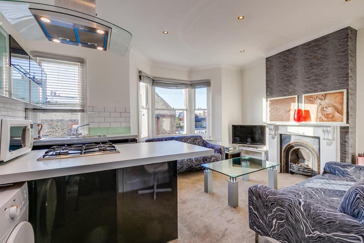 Lovely Place, Perfect For Family And Business Travellers Ideally Located Between The Commons London