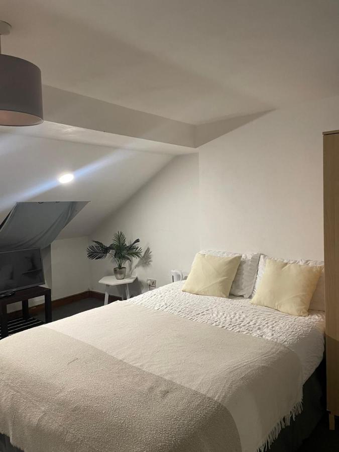 Homestay Balham, South Spacious 6, 6 Available London