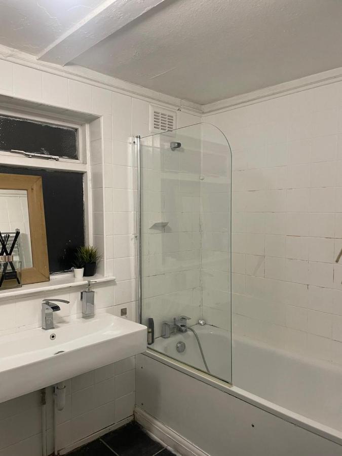 Balham, South Spacious 6, 6 Available Homestay London