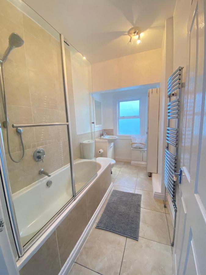 Charming & Bright 2-bed Apt Close To Station Apartment *