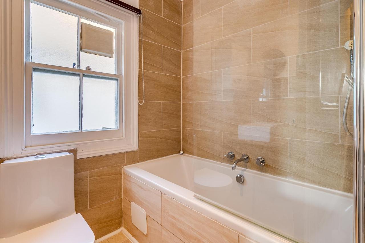 Lovely Place, Perfect For Family And Business Travellers Ideally Located Between The Commons London
