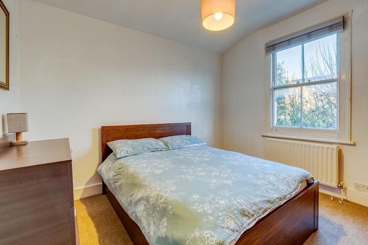 Apartment Lovely Place, Perfect For Family And Business Travellers Ideally Located Between The Commons London