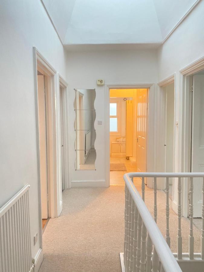 Charming & Bright 2-bed Apt Close To Station Apartment *