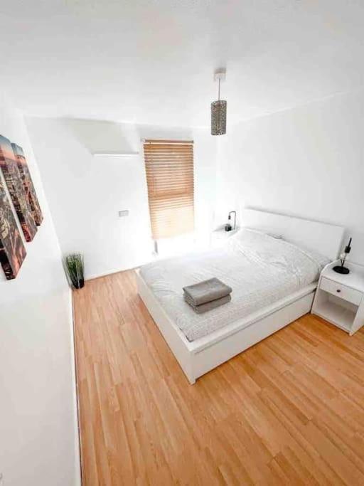 Spacious Two Bedroom Flat * Londres