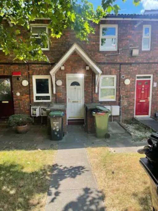 Spacious Two Bedroom Flat Londres