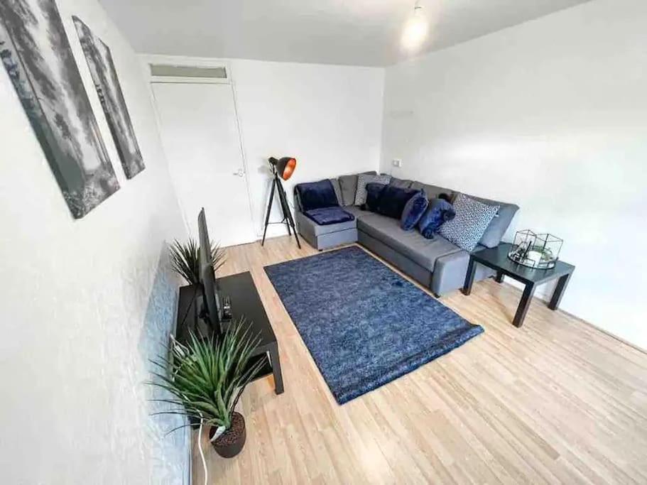 Spacious Two Bedroom Flat * Londres