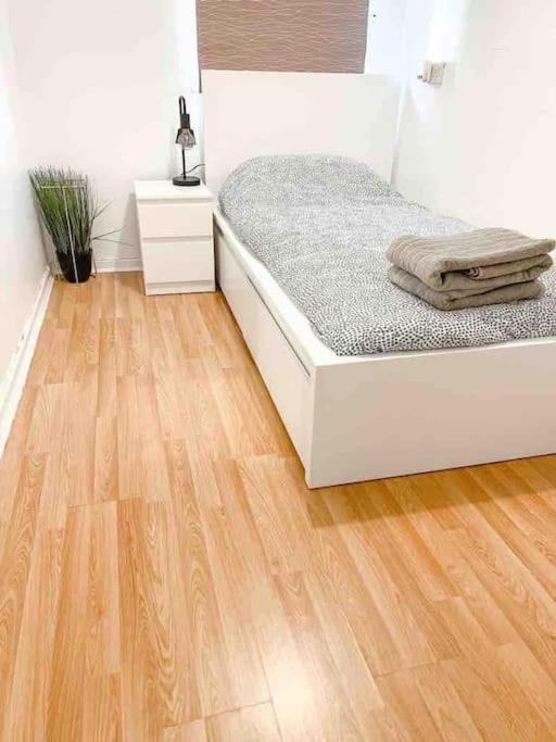 Apartamento Spacious Two Bedroom Flat Londres